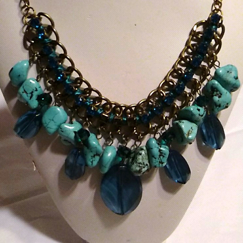 Nwt Faux Turquoise Necklace Set